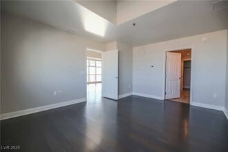 Building Photo - 150 S Las Vegas Blvd