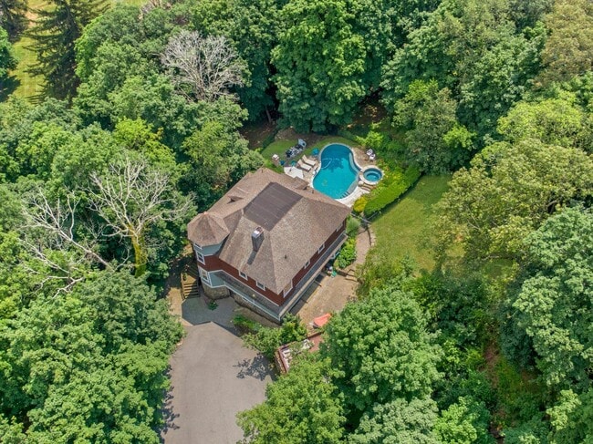 Foto del edificio - 65 Rockledge Dr