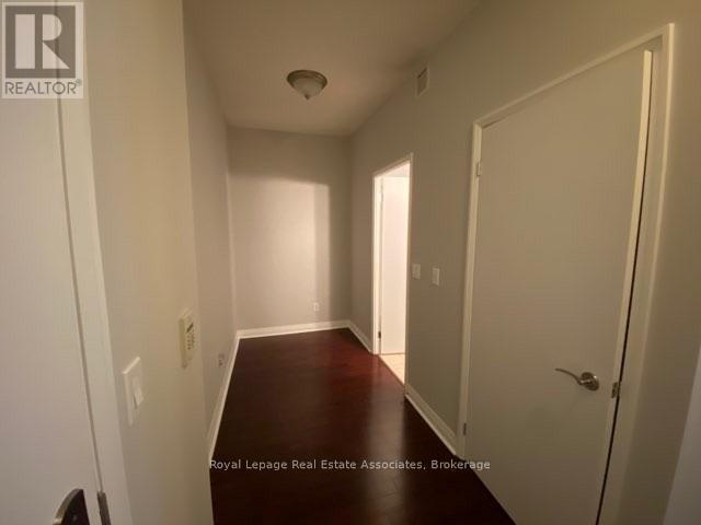 Building Photo - 220 Victoria St