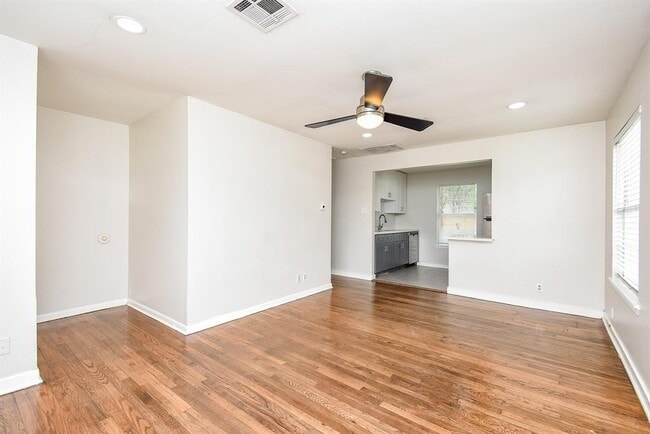 Building Photo - 1409 Zora St