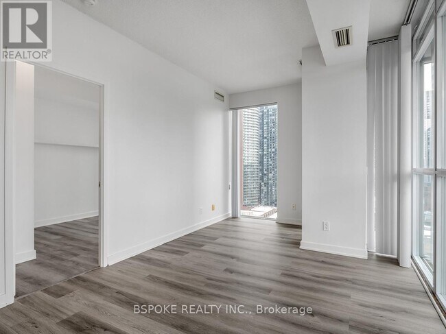 Building Photo - 126 Simcoe St