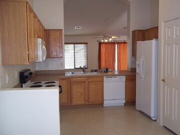 Foto del edificio - Available Early Dec! 4 BR 2 Bath Home! Cor...