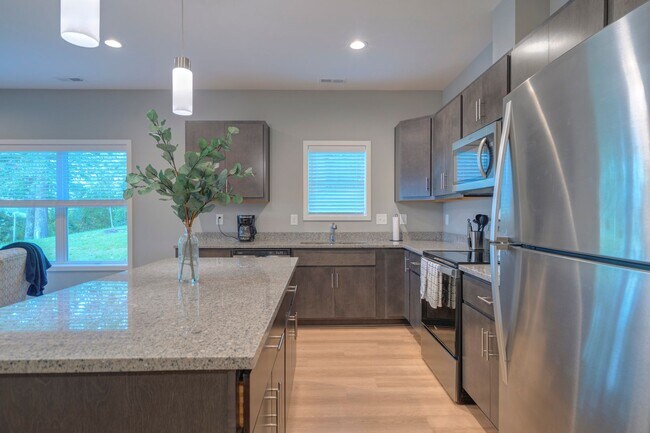 Foto del edificio - Brand New Townhouse Community in Blacksburg!