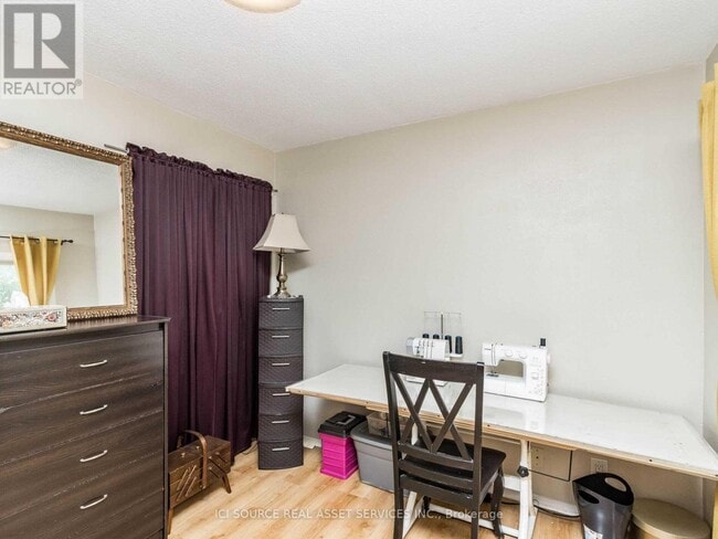 Building Photo - 26 McMurchy Ave S