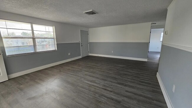 Foto del edificio - 6441 Woodland Ln