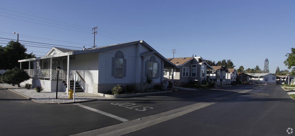 Building Photo - Rancho Fullerton