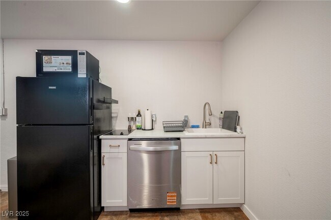 Foto del edificio - 100 N Ocotillo St