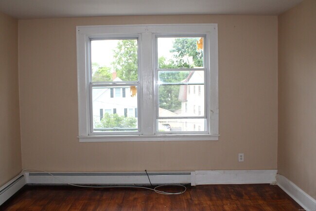 Building Photo - 33-35-35 Oliver St