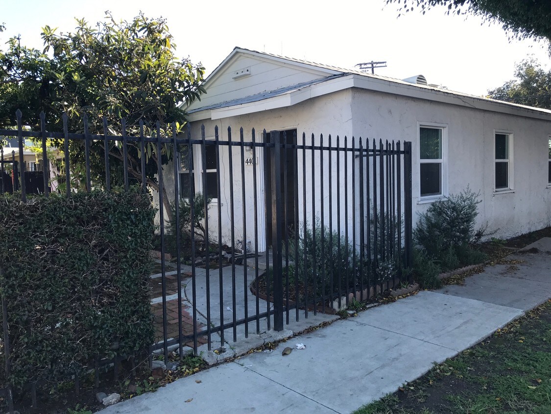 Primary Photo - 4401 S Centinela Ave