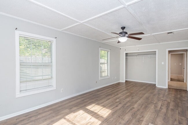 Foto del edificio - 2523 S Broadway St