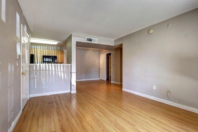 Foto del edificio - 950 Seven Hills Dr