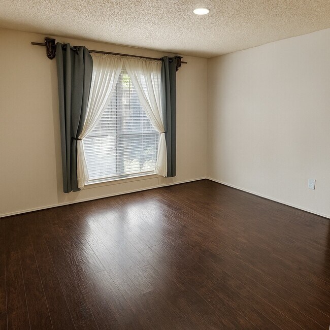 Foto del edificio - 25303 Avery Hill Ln