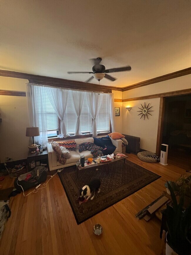 Foto del edificio - 3144 W Fullerton Ave