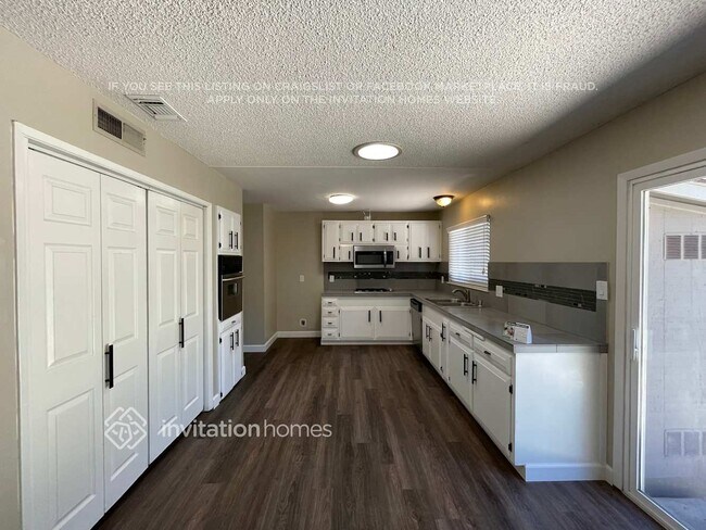 Foto del edificio - 9035 Sutters Gold Dr