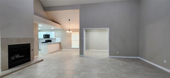 Building Photo - 128 Lasso St