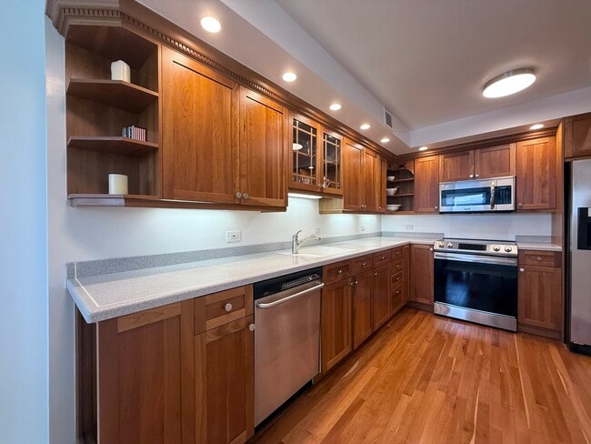 Foto del edificio - 1030 N State St