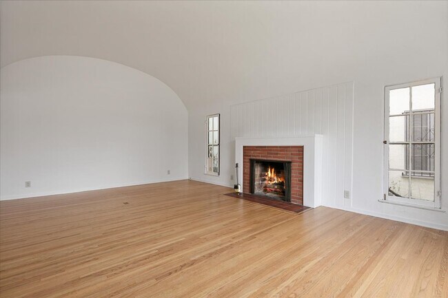 Foto del edificio - 132 S Clark Dr