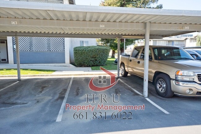 Building Photo - 4701 Beechwood St