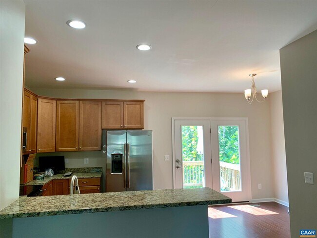 Building Photo - 156 Longwood Dr