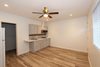 Building Photo - 10977 Bali Ln