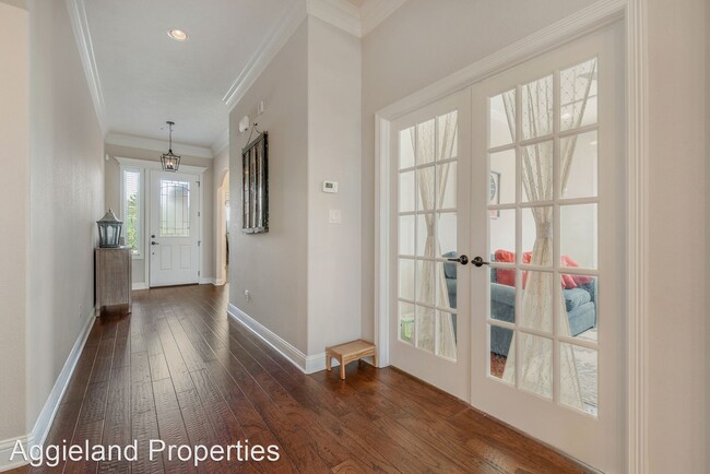 Building Photo - 3 br, 2.5 bath House - 8200 Carters Cove