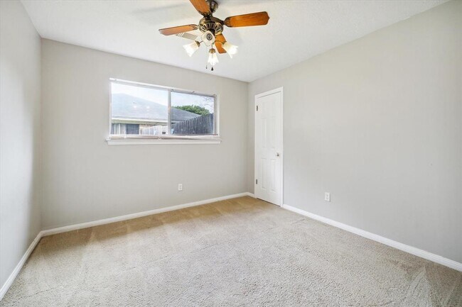 Foto del edificio - 1708 E Baker Rd