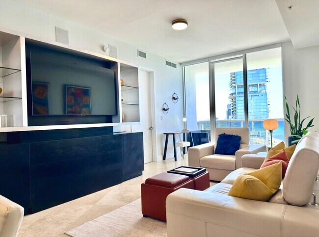 Foto del edificio - 18201 Collins Ave