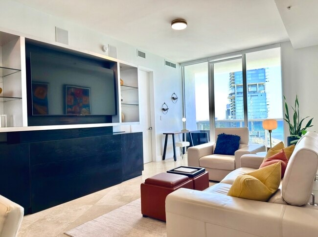 Building Photo - 18201 Collins Ave