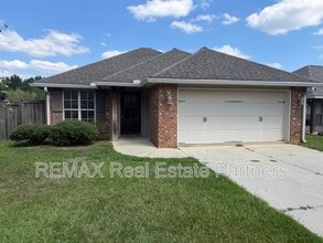 Building Photo - 25 Hawthorne Dr