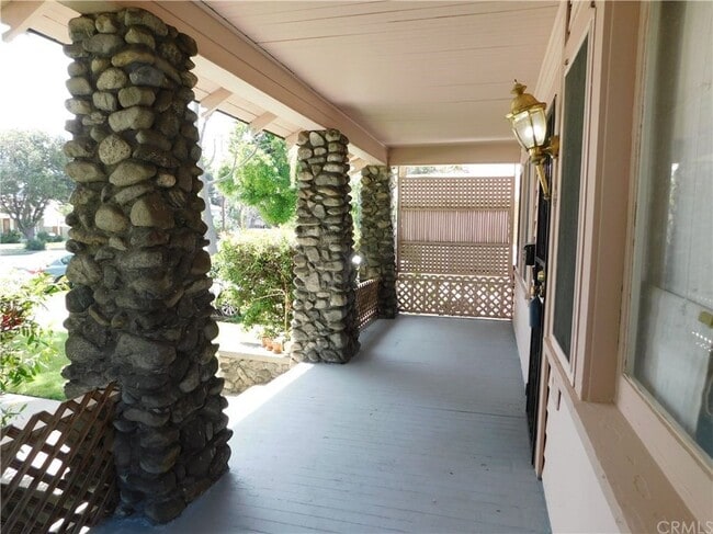 Building Photo - 873 N Towne Ave