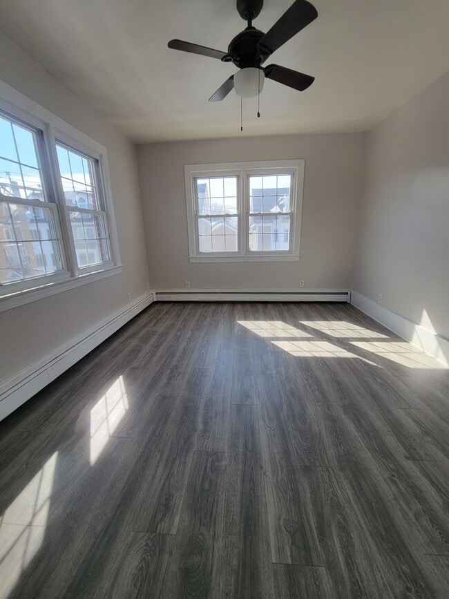 Building Photo - 388 E Merrimack St