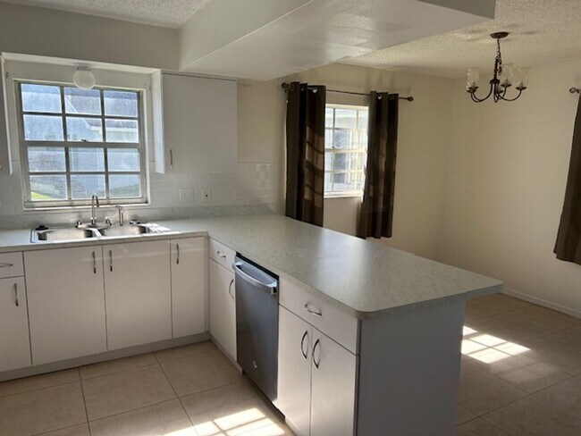 Foto del edificio - Well maintained 1/1 in a 55+ community