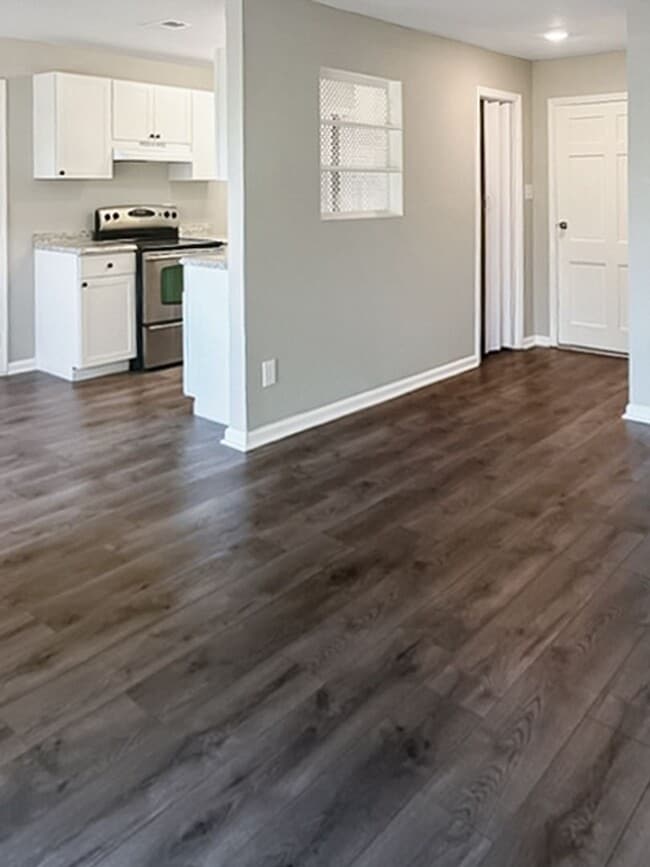 Building Photo - 1800 Fairlane Ave