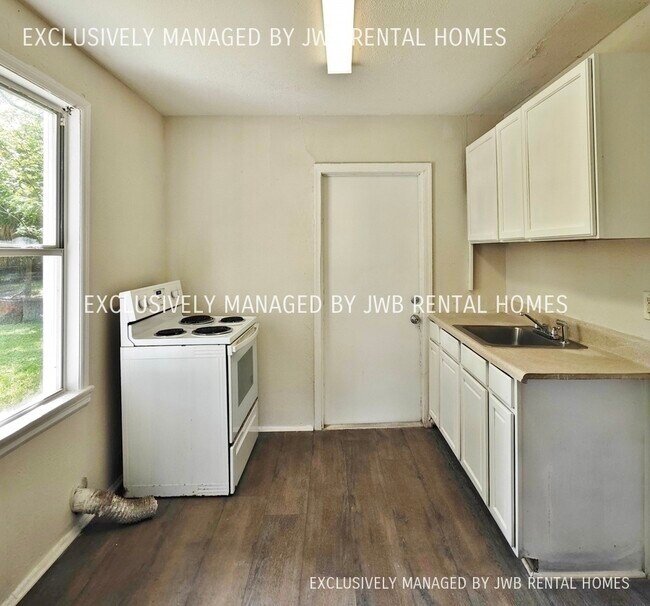 Building Photo - 1276 W 32nd St
