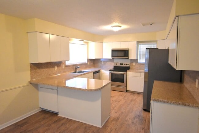Building Photo - 7119 River Mill Dr