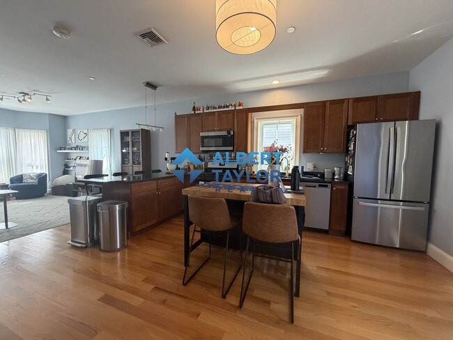 Building Photo - 111 Pleasant St