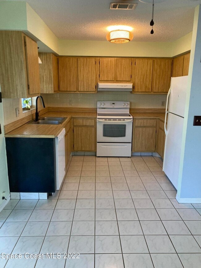 Foto del edificio - 711 Walnut Dr