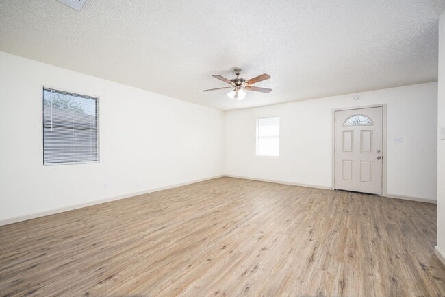 Photo - 705 N 1st St House