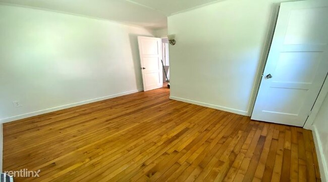 Building Photo - 2 br, 1 bath House - 1156 Danby Road Cozy ...