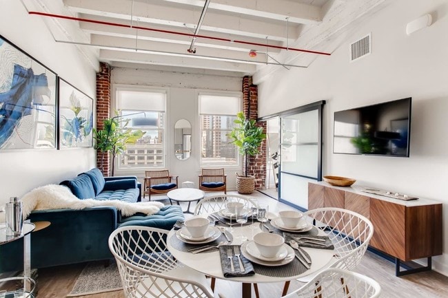 Building Photo - 625 Broadway