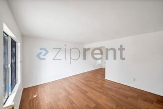 Building Photo - Unit 2
