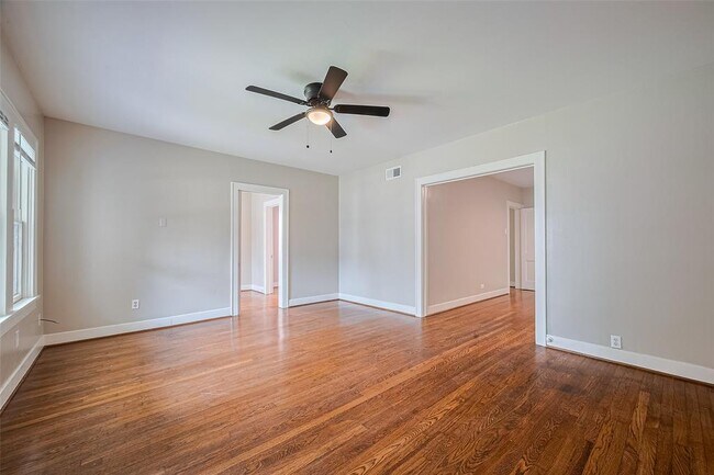 Foto del edificio - 2345 Wroxton Rd