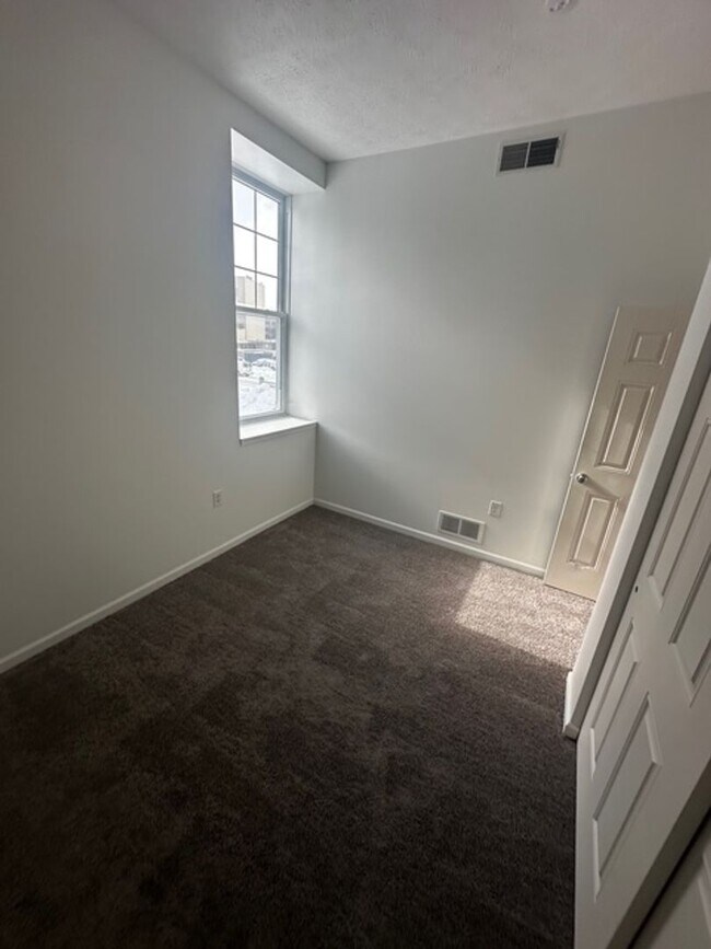 Foto del edificio - 96 Liberty Pole Way