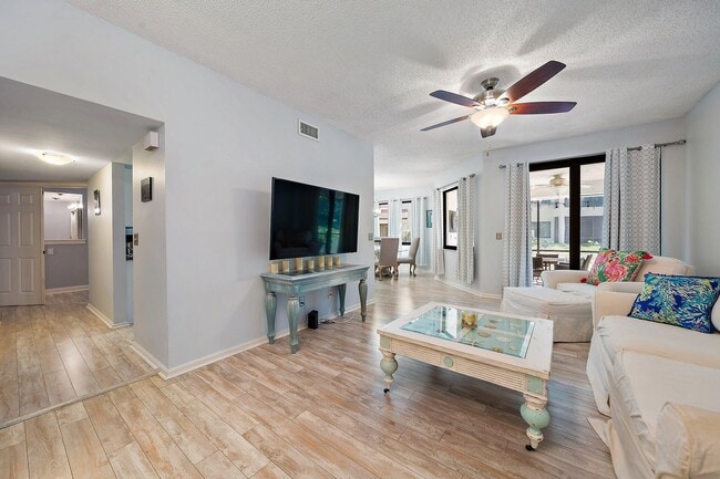 Building Photo - 401 Sea Oats Dr