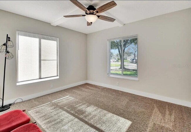 Foto del edificio - 102 Bob White Ct