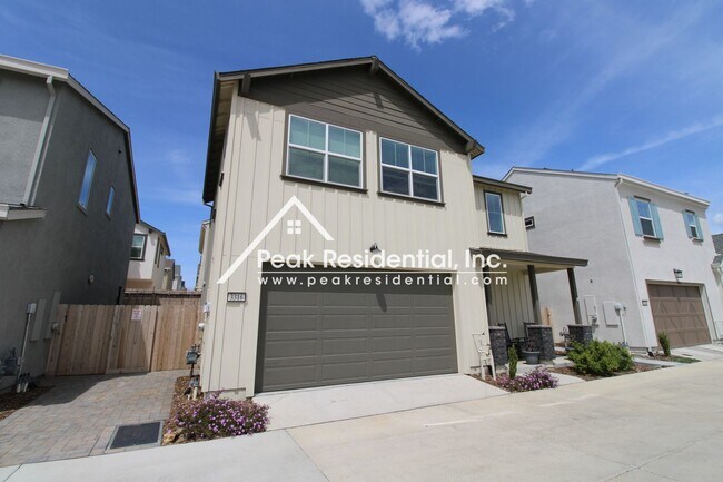 Foto del edificio - New 3bd/2.5ba Folsom Home with 2 Car Garage