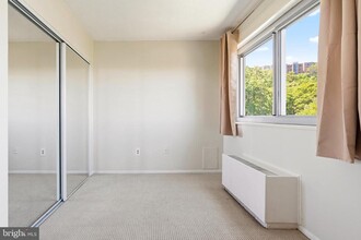 Building Photo - 2059 Huntington Ave