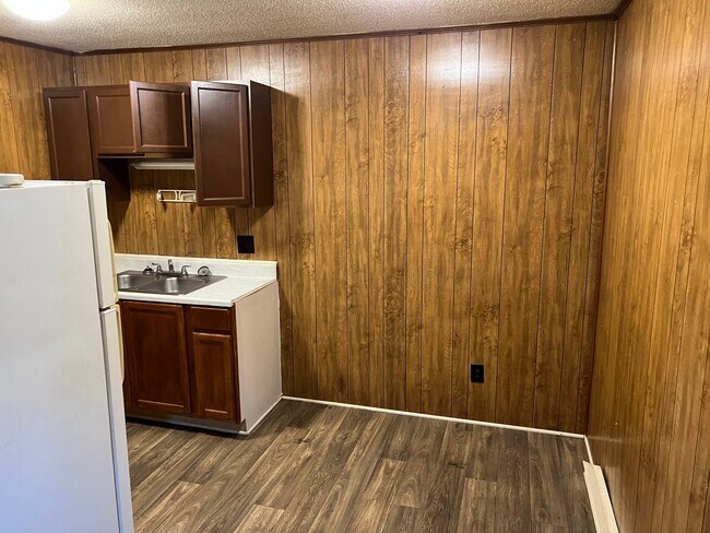 Foto del edificio - 3950 Bradford Ct