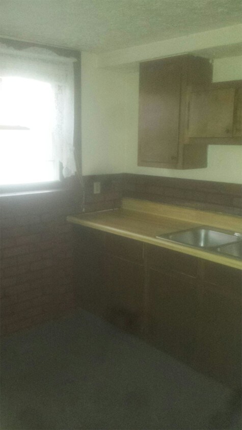 Primary Photo - 609 E Elm St