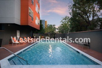 Foto principal - 300 W 2nd St